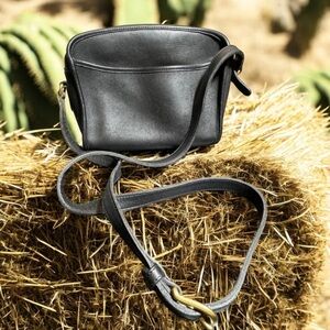 Coach vintage leather crossbody bag 9087